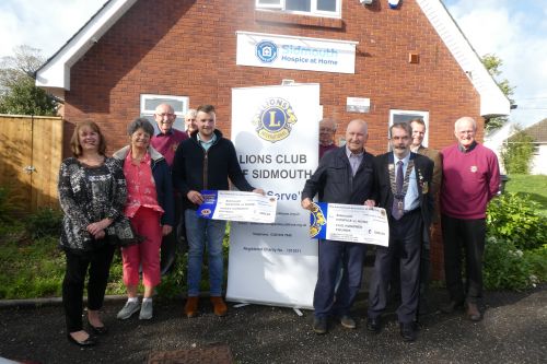 Lions Corporate Duck 3rd & 2nd prizewinners with cheques A P1010636