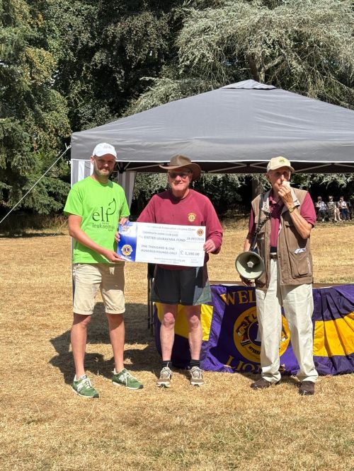 President Richard presents 'big cheque' to Andy Jordan (ELF)