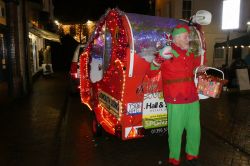 Sidmouth Lions santa sleigh with elf 2021 P1010283crop